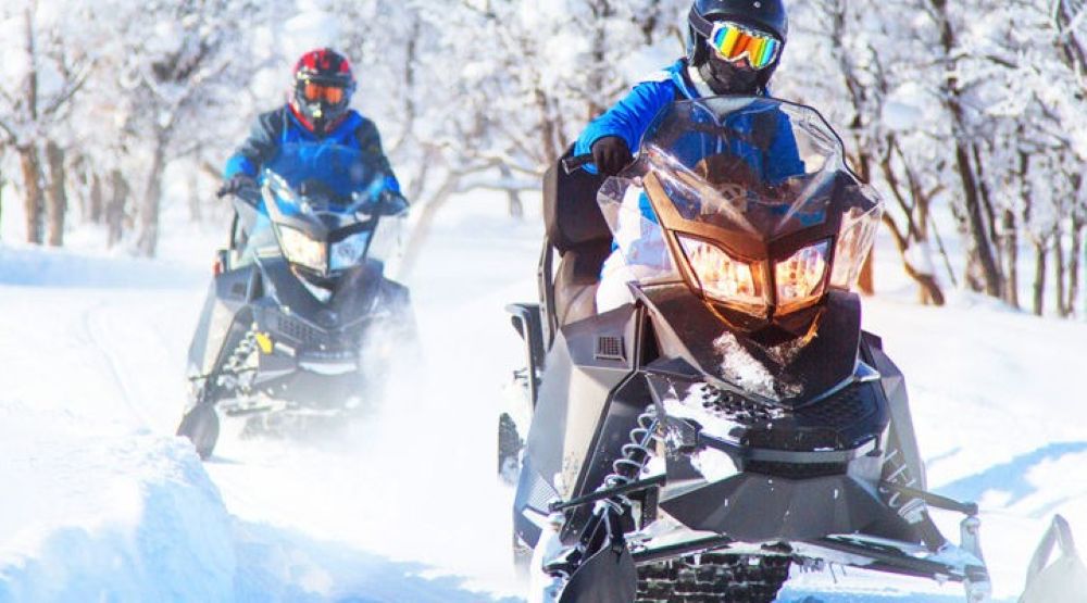 Trail Etiquette and Responsible Riding Practices: Snowmobile Edition