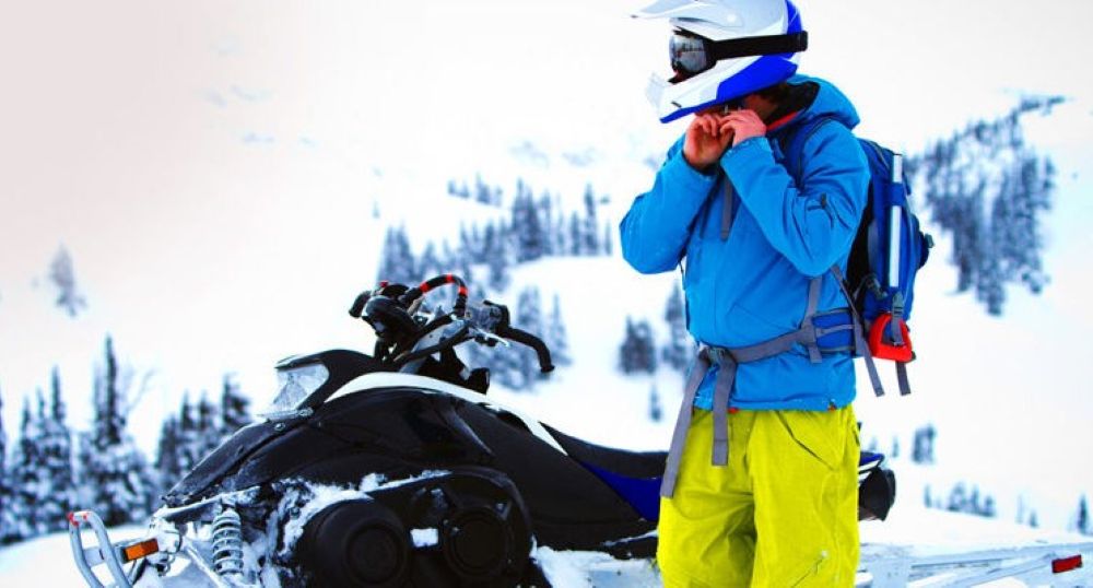 What Is the Right Cold Weather Gear for Snowmobiling?
