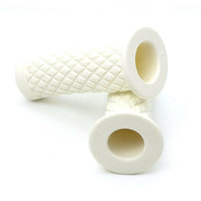2FastMoto 1" Rubber Grips Retro Diamond Pattern White for Motorcycles 01-23126w_632534
