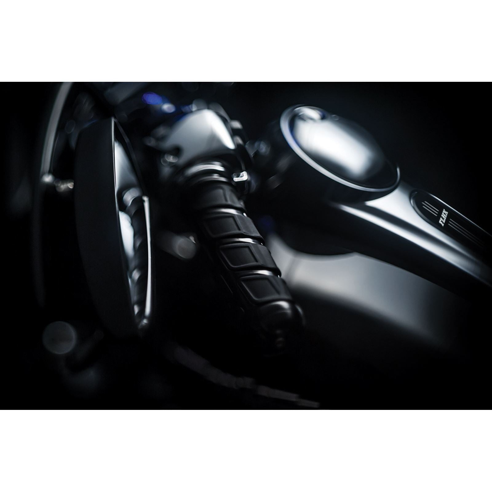 Kuryakyn  Kinetic™ Grips - Gloss Black 6351_410883