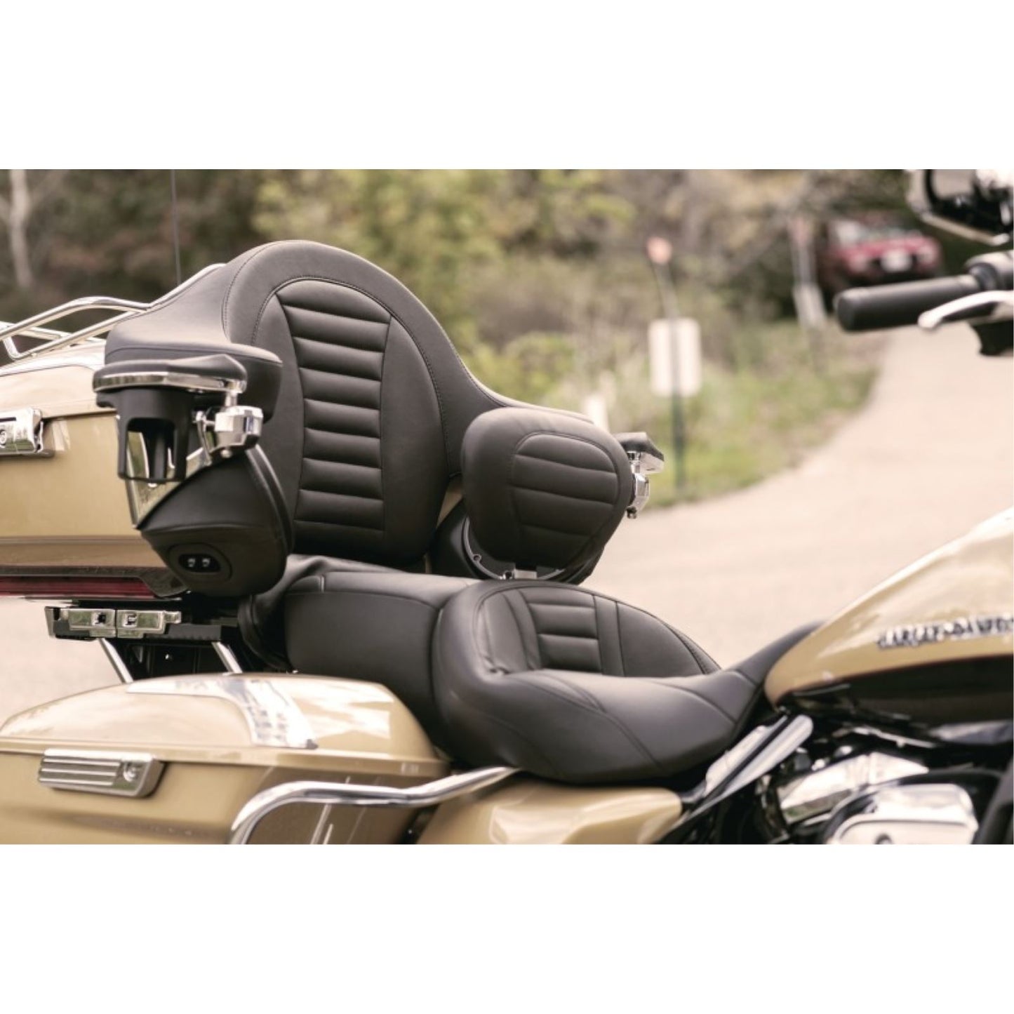 Mustang Motorcycle Products Deluxe Tourbox Backrest Pad '14-17 79014_1674924