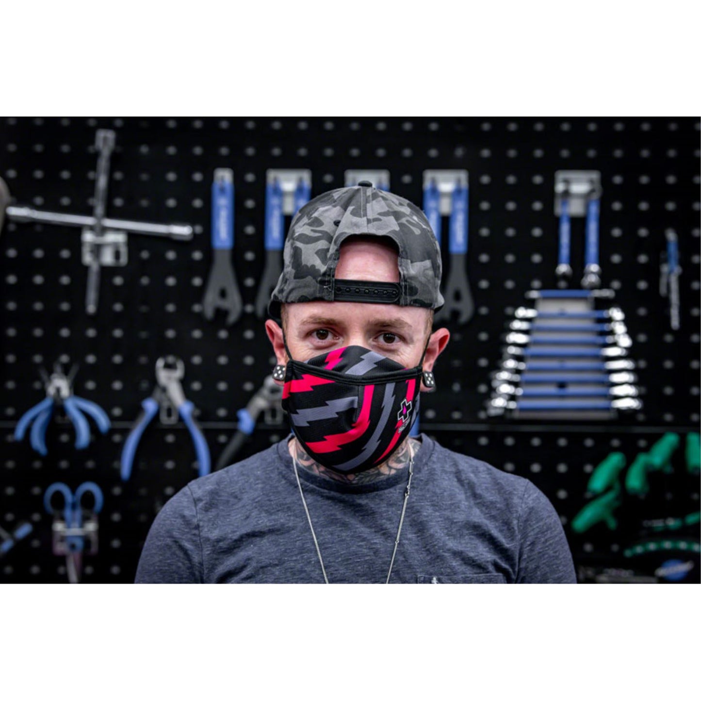 Muc-Off Reusable Facemask - Bolt - Large [MPN: 20271]_1287190