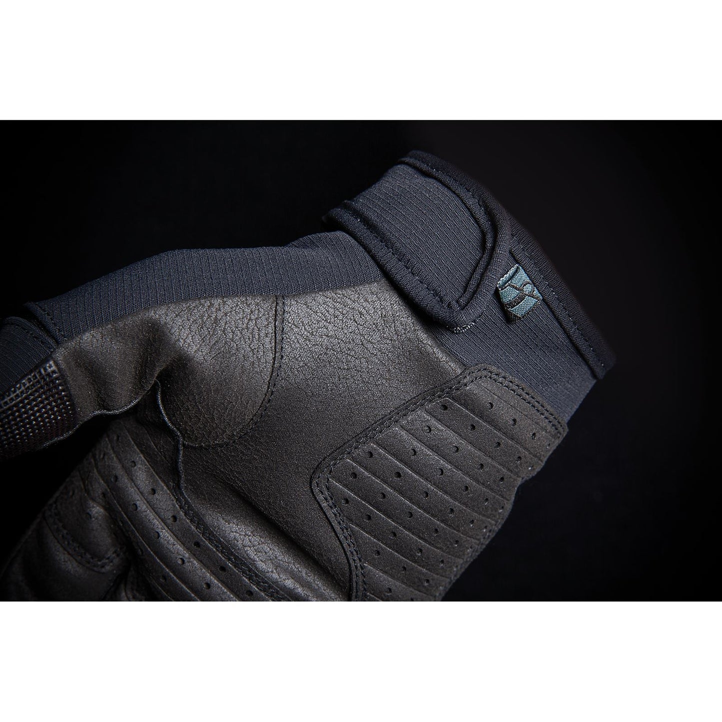 Stormhawk CE Gloves - Black - Medium_1027796
