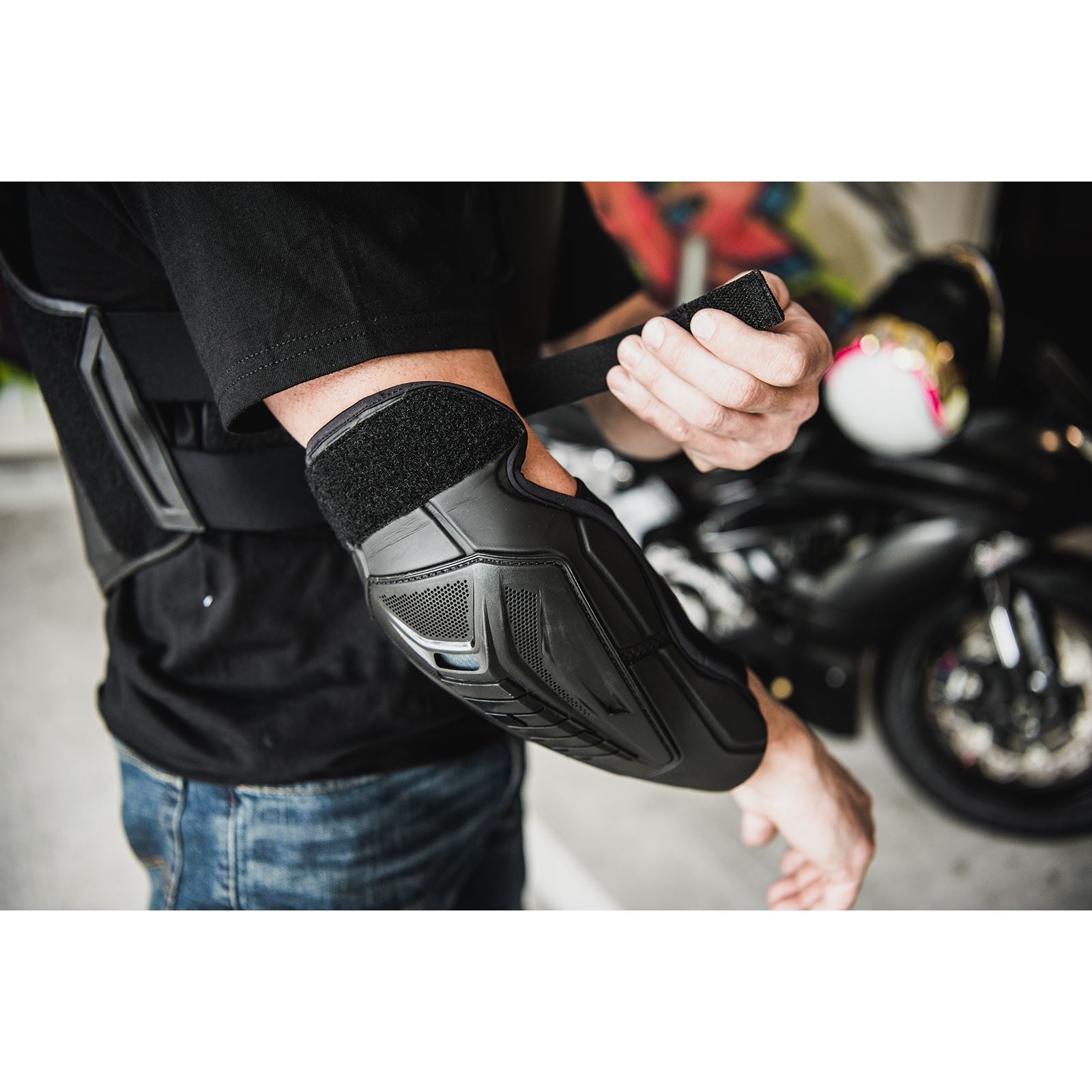 Icon Field Armor 3™ Elbows - Black - S/M 2706-0207_1031912