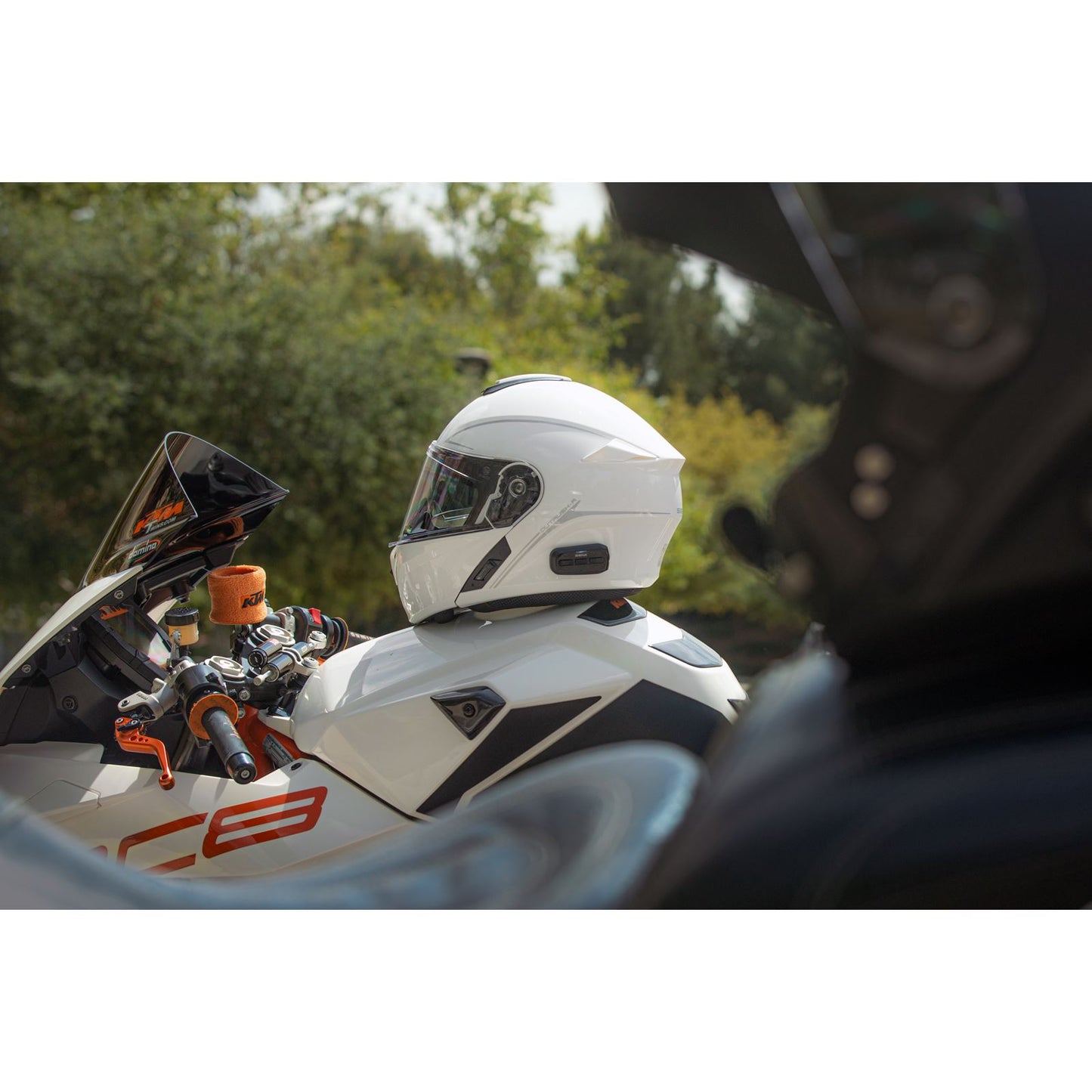 Sena Outrush R Flip-Up Helmet - Glossy White - 2XL OPEN BOX [MPN: OUTRUSHR-GWXXL3]_1878471