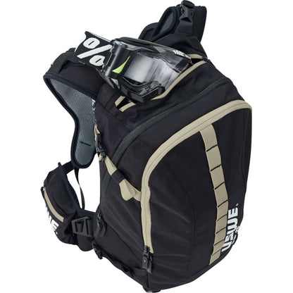 UsWe Core Hydration Compatible Dual Sport Daypack - Mud Green - 16/Liter [MPN: V-2163337]_1441906