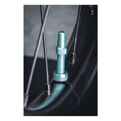 Muc-Off Tubeless Valve - Turquoise - 44mm [MPN: 20551]_882955