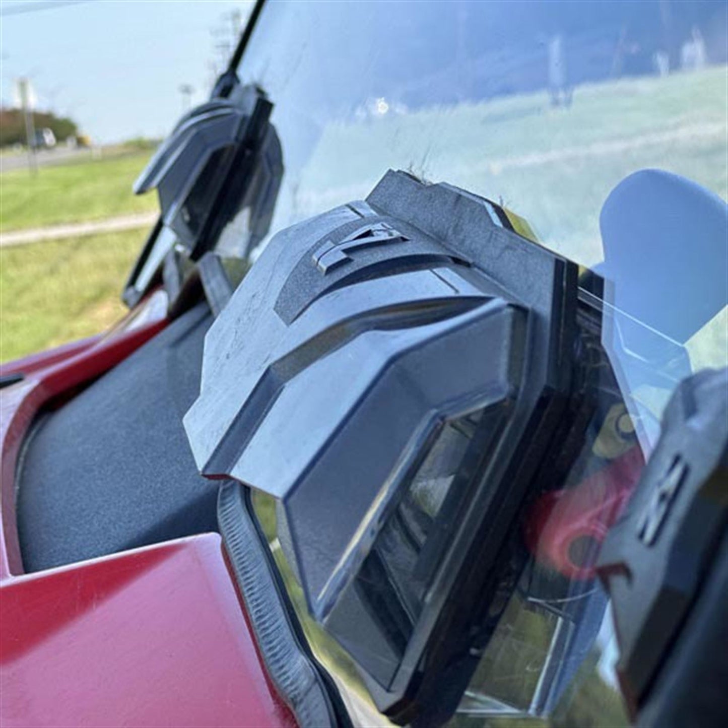 Seizmik Versa-Vent Hard Coated Windshield for Honda Pioneer  50-50495KIT_1442296