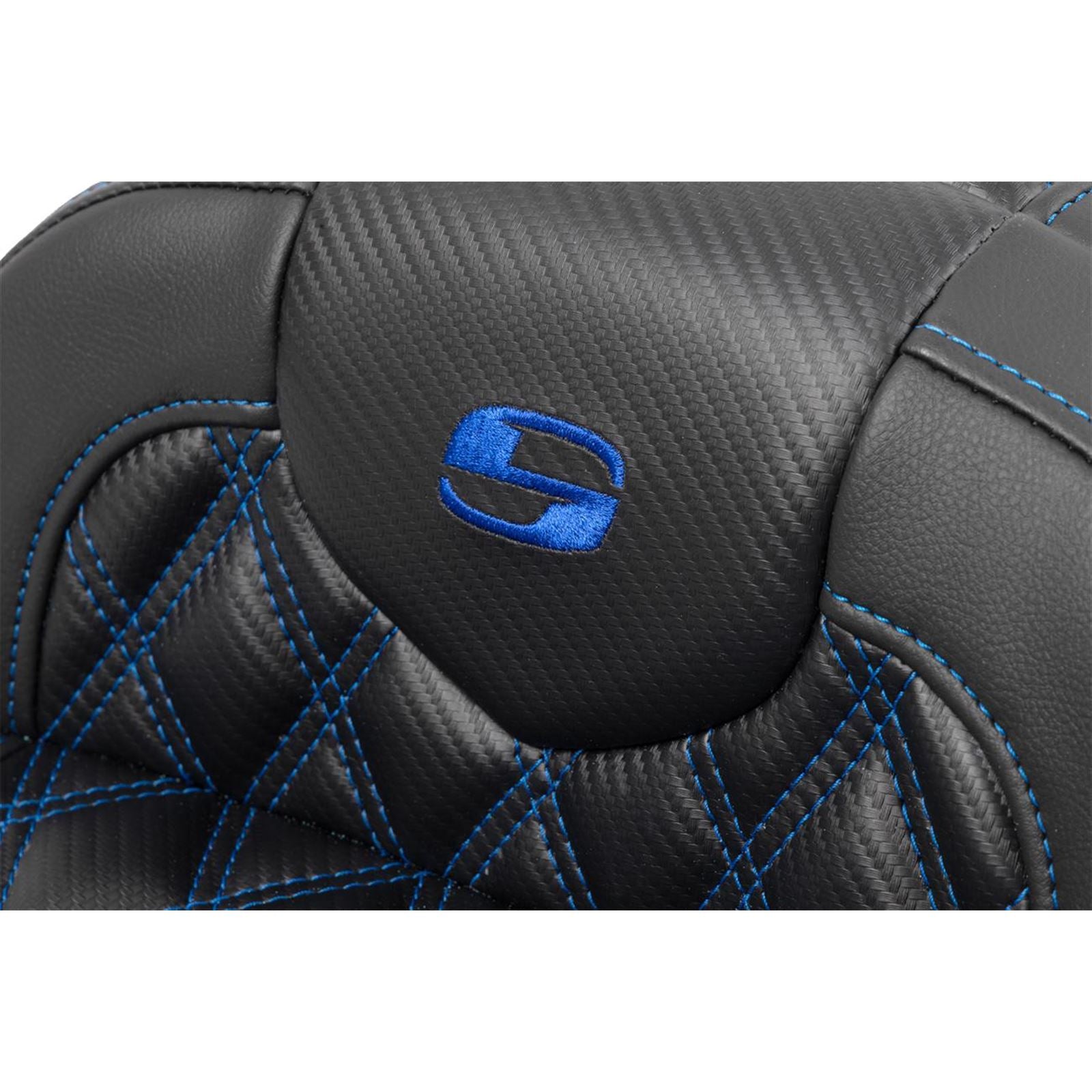 Saddlemen RoadSofa™ Seat - Carbon Fiber - Blue Stitch - FLTR/FLHX '23-'24 823-07-20601_1523859