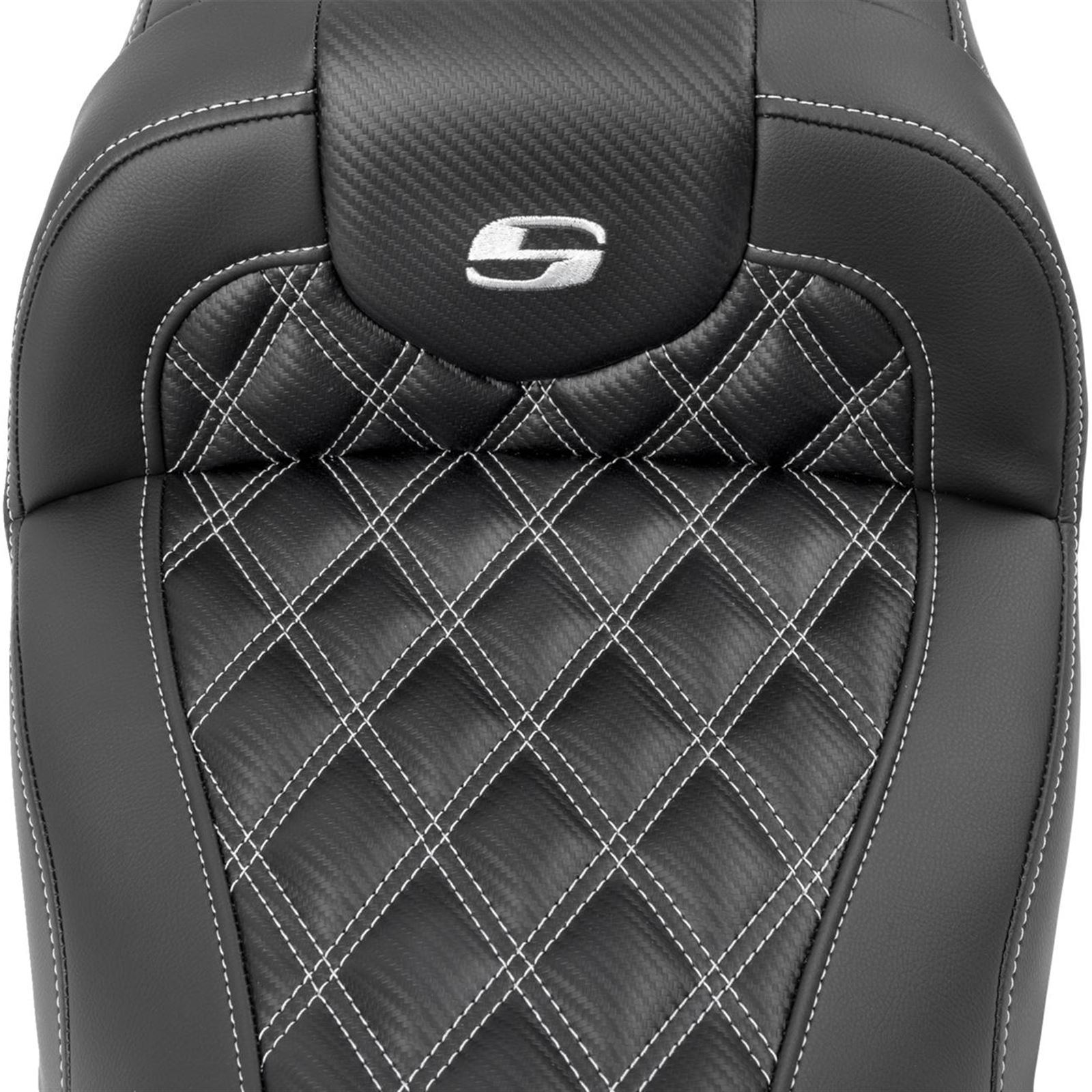 Saddlemen RoadSofa™ Seat - Carbon Fiber - Silver Stitch - FL/FX '23-'24 823-07-20605_1523826