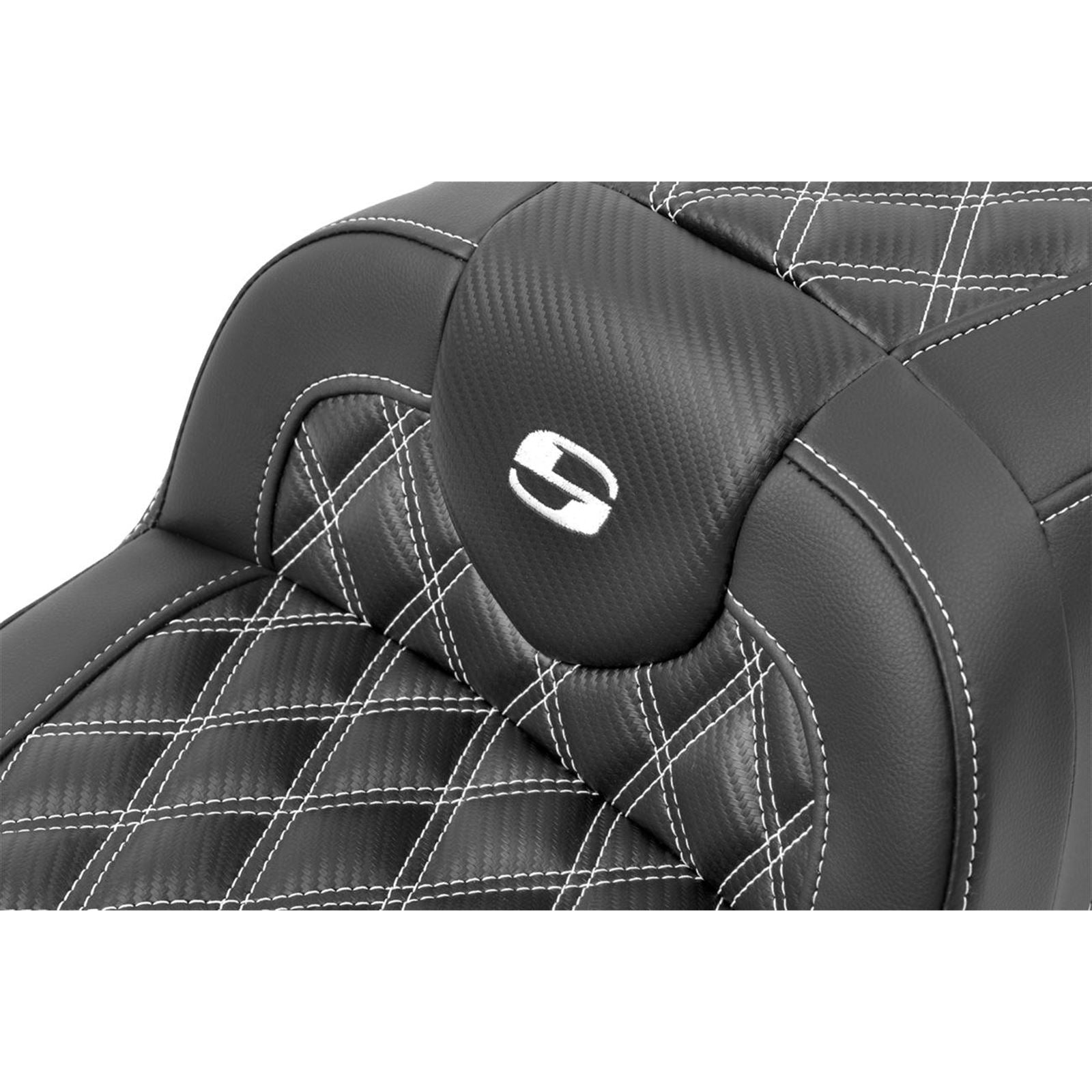 Saddlemen RoadSofa™ Seat - Carbon Fiber - White Stitch - FLTR/FLHX '23-'24 823-07-206B6_1523874