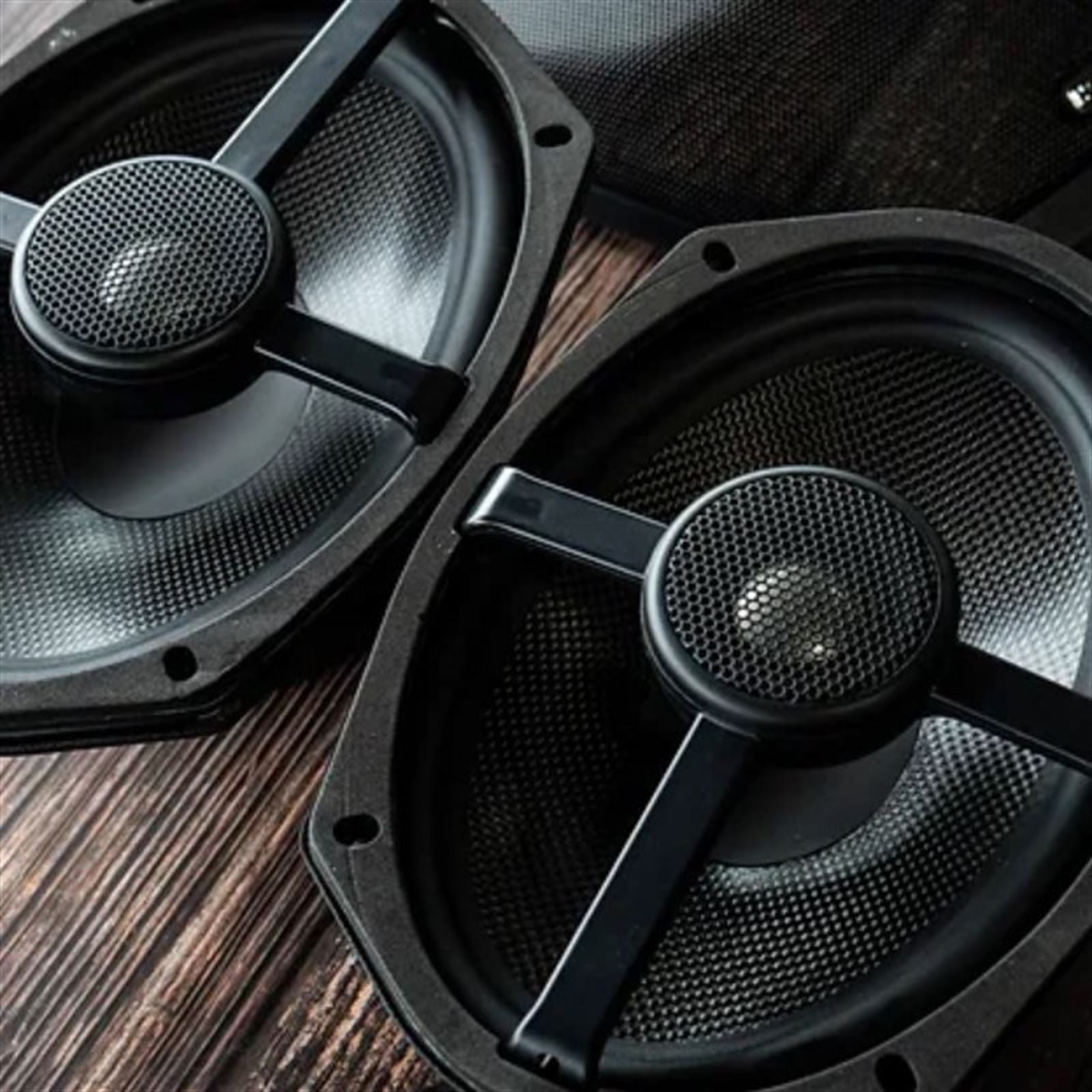 Hogtunes Amplifier/Speaker Kit - 800 W with Cut in Lid Adaptors WBA RETRO 800.RG_1512202