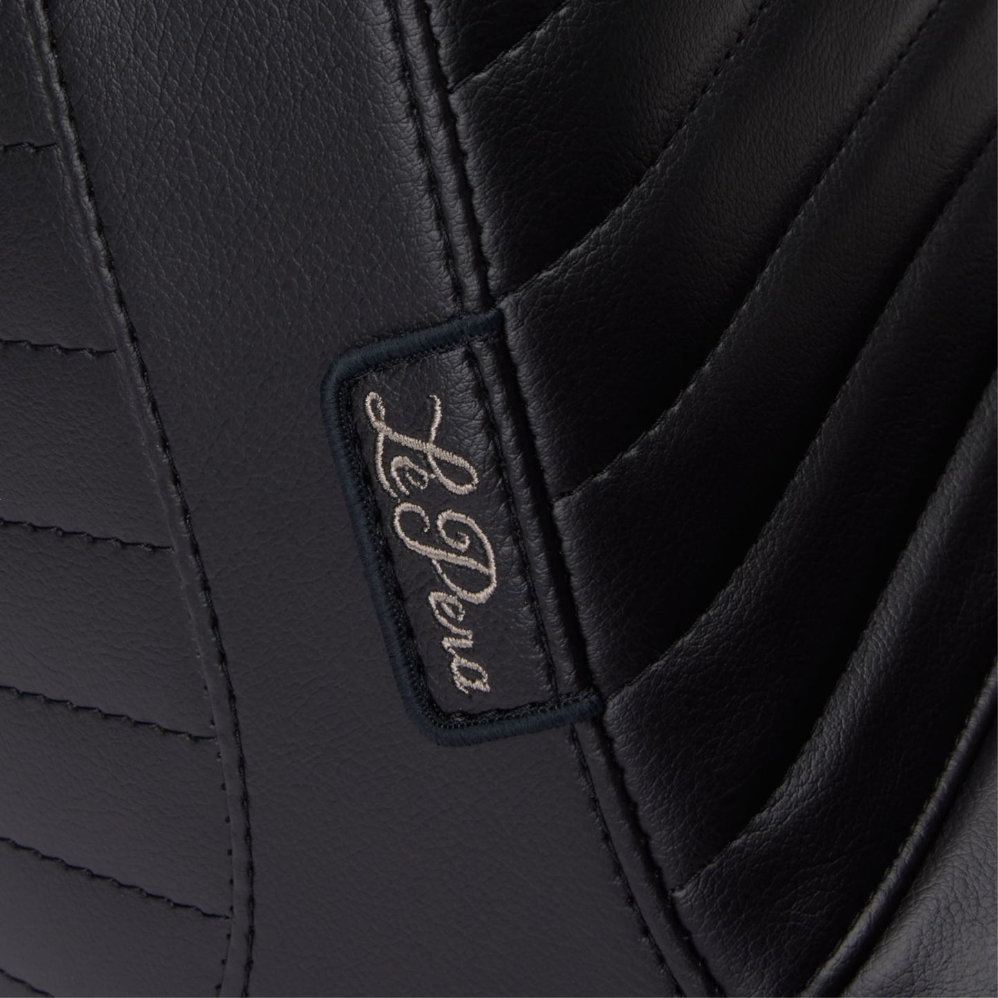 Le Pera Tailwhip Up Front Seat - Pleated - FLT/FLH '23-'24 LVU-587PT_1644868