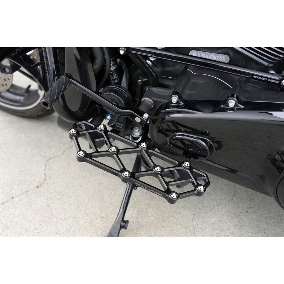 Arlen Ness Diamond Floorboards - Driver - Black [MPN: 410-053]_1743001