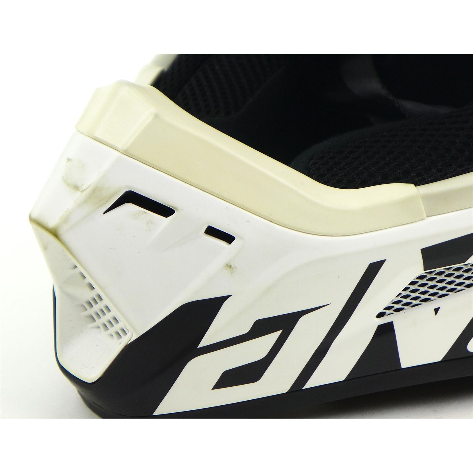 Answer A23 AR1 V2 Bold Helmet - White/Black - Youth Medium OPEN BOX [MPN: 447755]_1770653