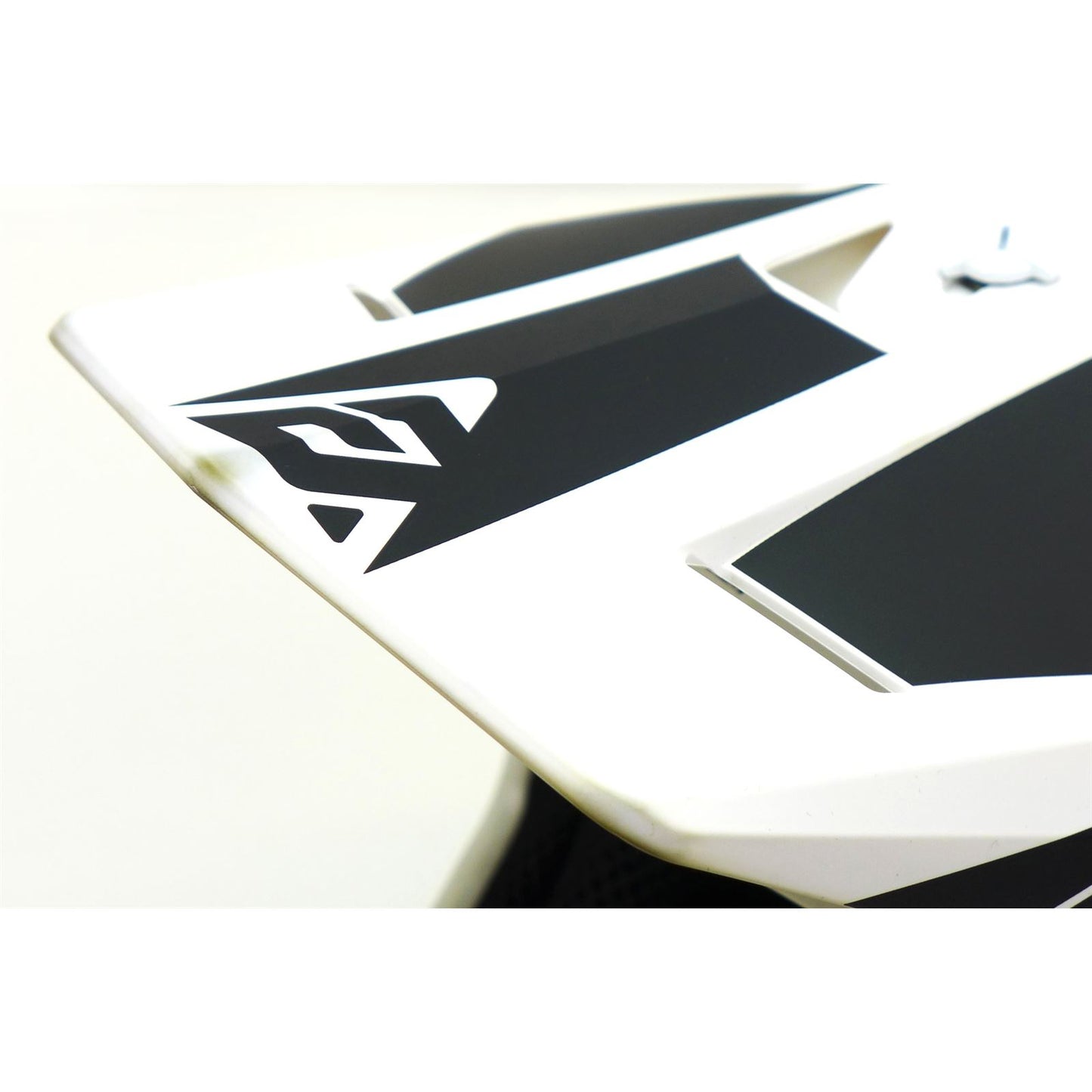 Answer A23 AR1 V2 Bold Helmet - White/Black - Youth Medium OPEN BOX [MPN: 447755]_1770652