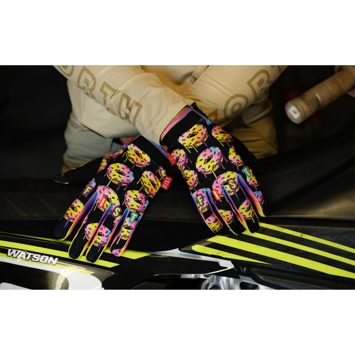 Fist Handwear Strapped Red Label Gloves_1833034