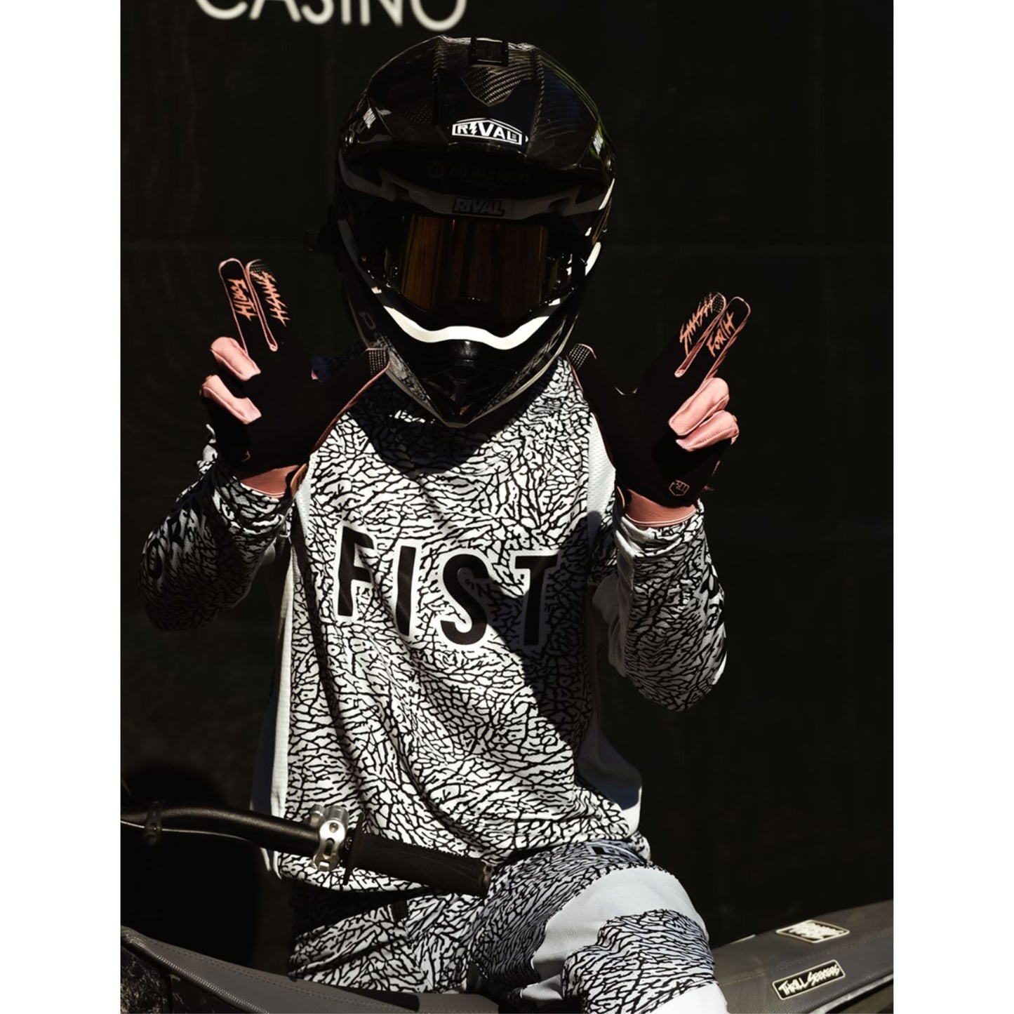 Fist Handwear Strapped Earth Stocker Gloves_1833601