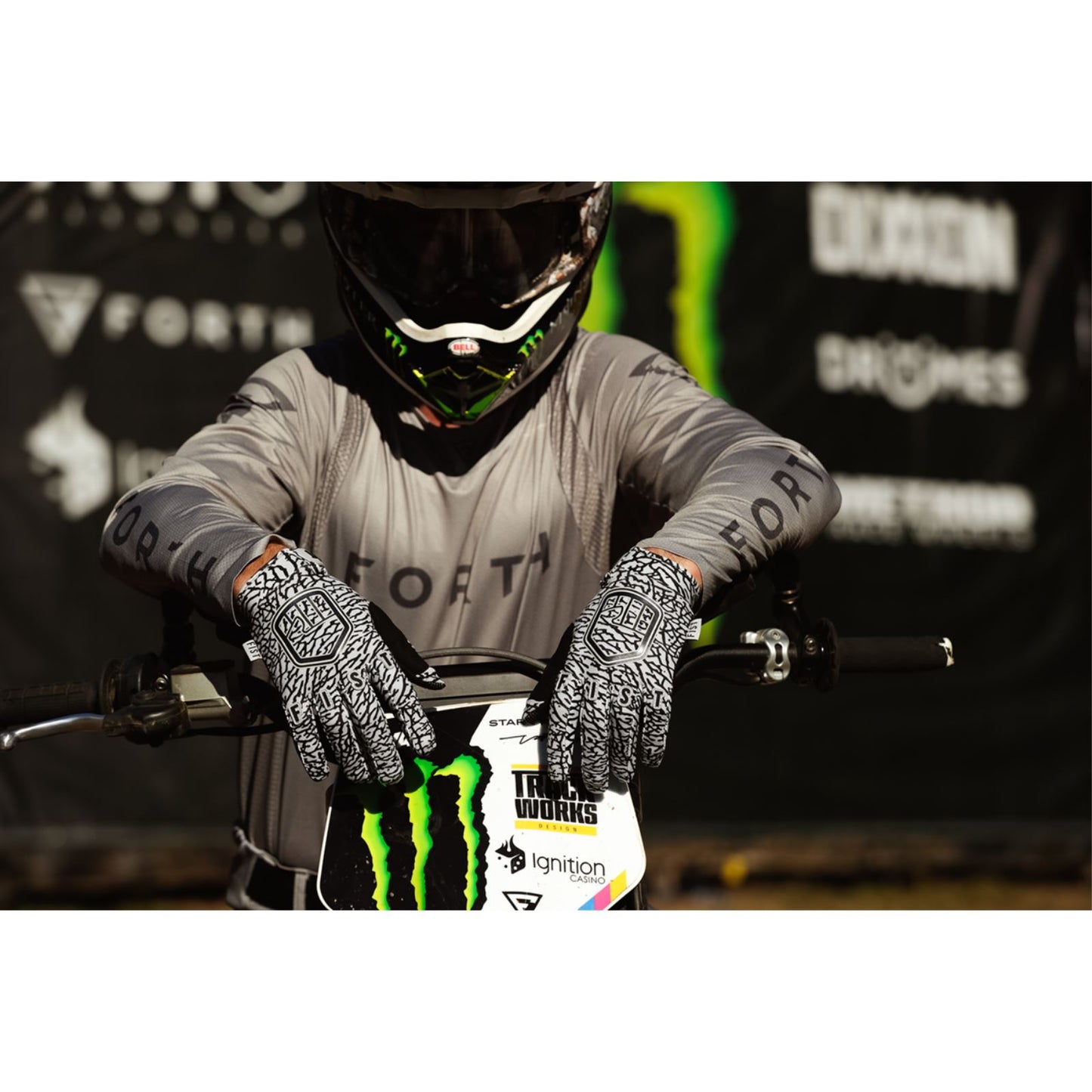 Fist Handwear Strapped Graphic Gloves_1835742