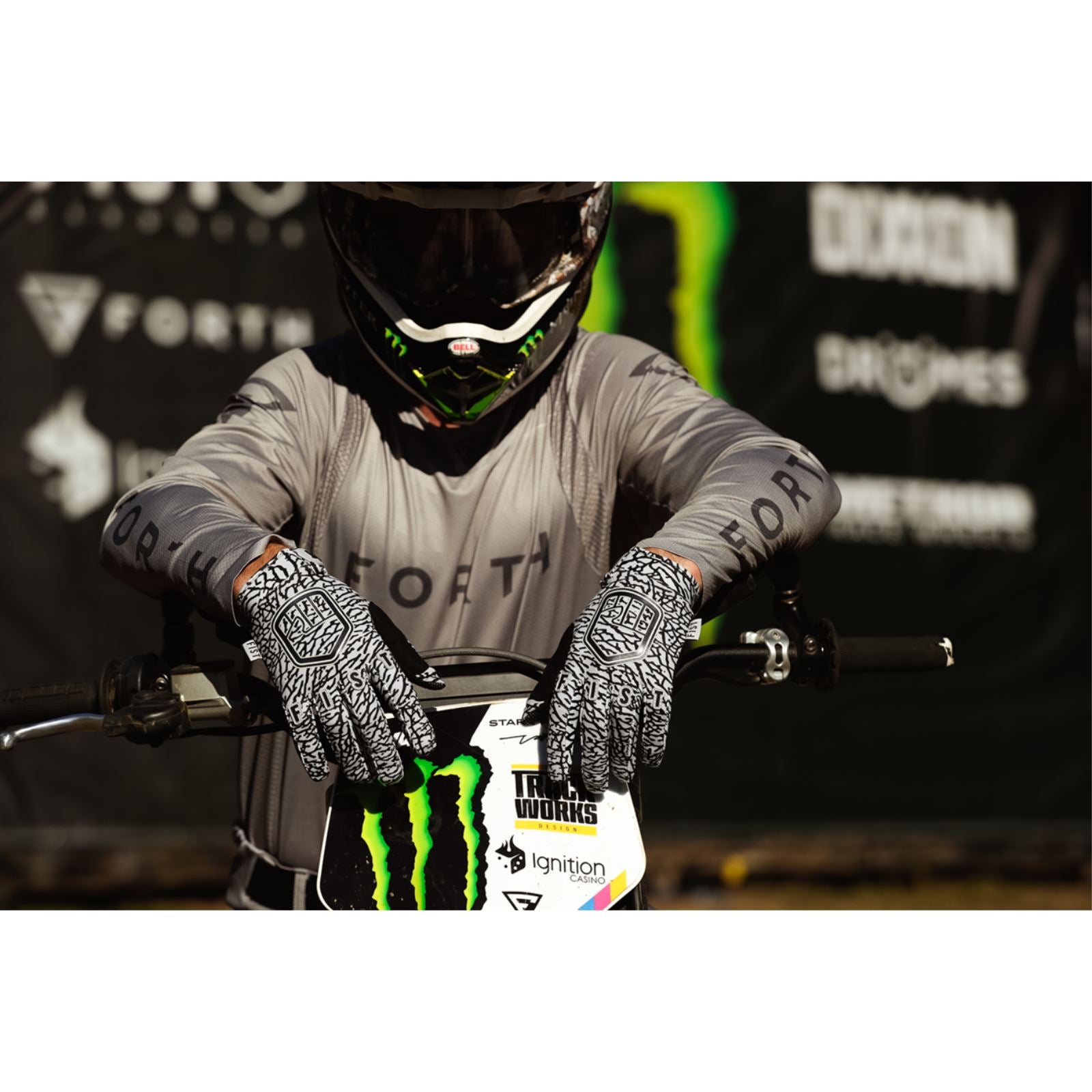 Fist Handwear Strapped Graphic Gloves_1835742