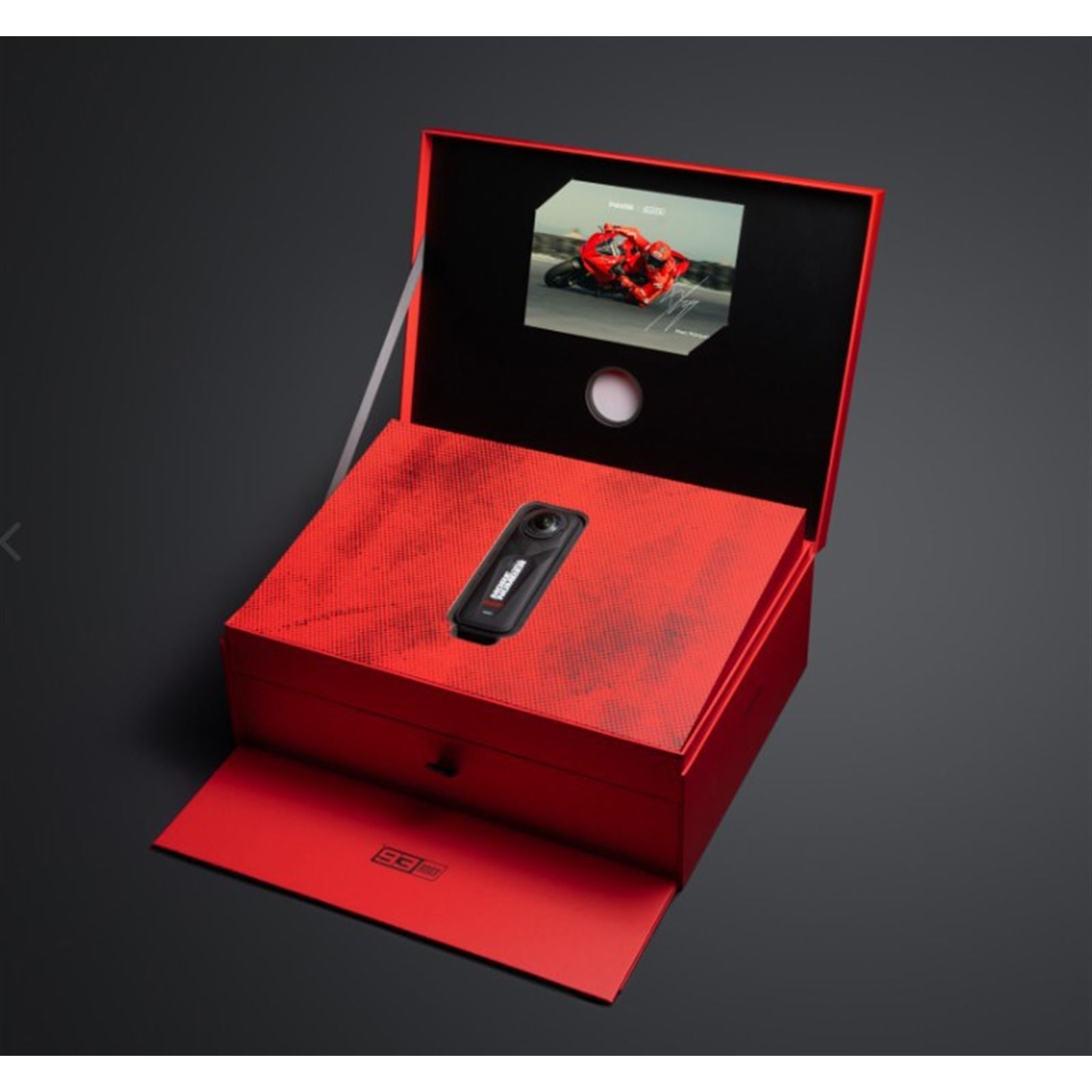 Insta360 X5 MM93 Camera 2025 Championship Edition Bundle [MPN: CINSAAHA]_2091735
