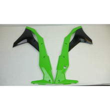 UFO Plastics Radiator Shroud for KX 250 '17 - Green/Black OPEN BOX [MPN: KA04747-999]_2093025