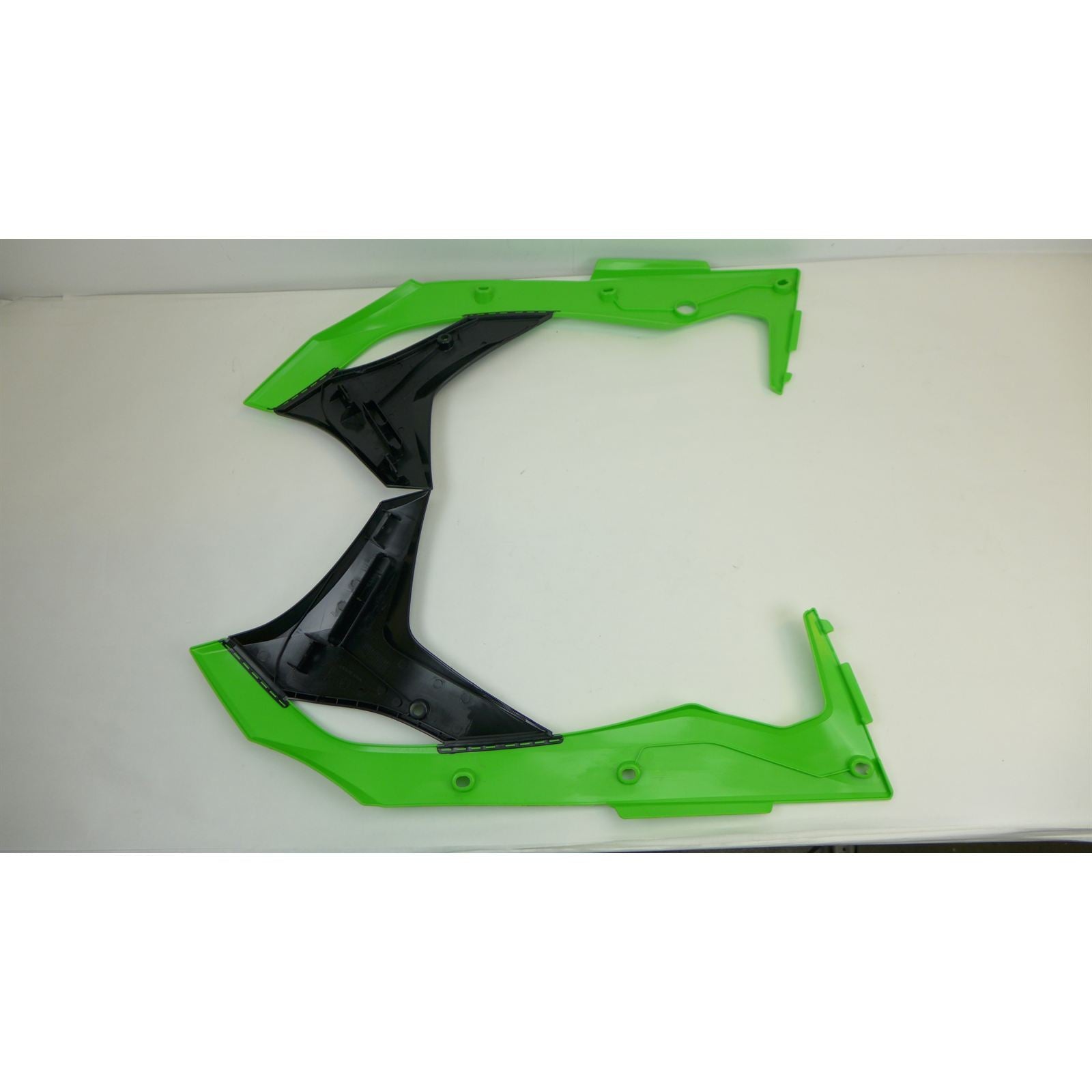UFO Plastics Radiator Shroud for KX 250 '17 - Green/Black OPEN BOX [MPN: KA04747-999]_2093026