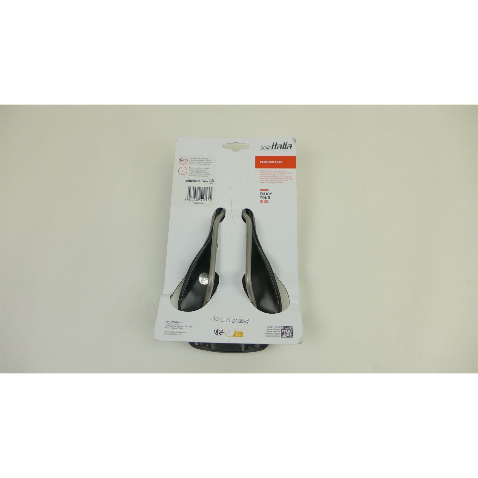 Selle Italia WATT Gel Bike Saddle 255x135mm Unisex Black OPEN BOX [MPN: 070A520IKC002]_2356132