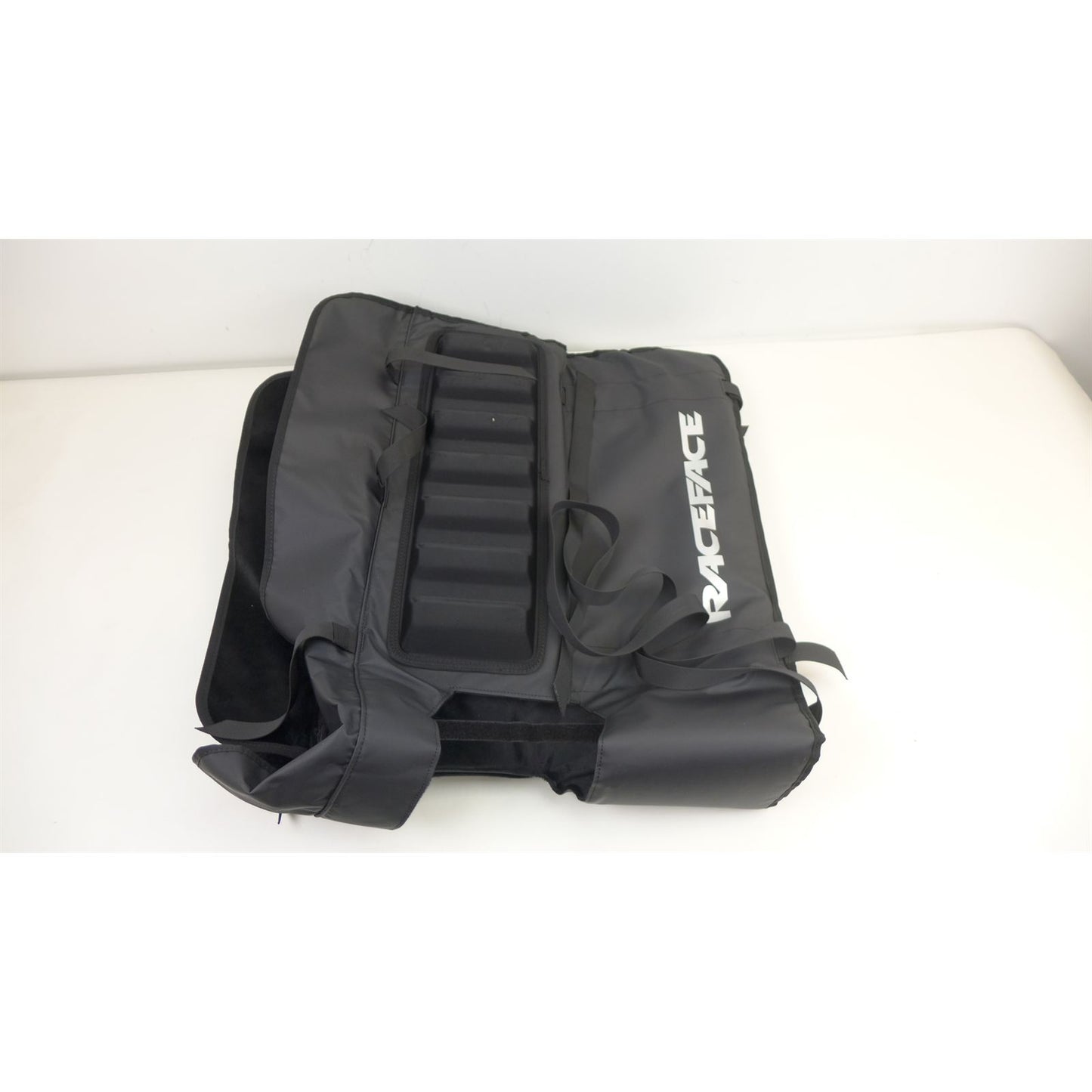 Race Face T3 Tailgate Pad  Tailgate Pad  Mid Size Pickup OPEN BOX [MPN: RFFBT3TAUBLA07]_2395979
