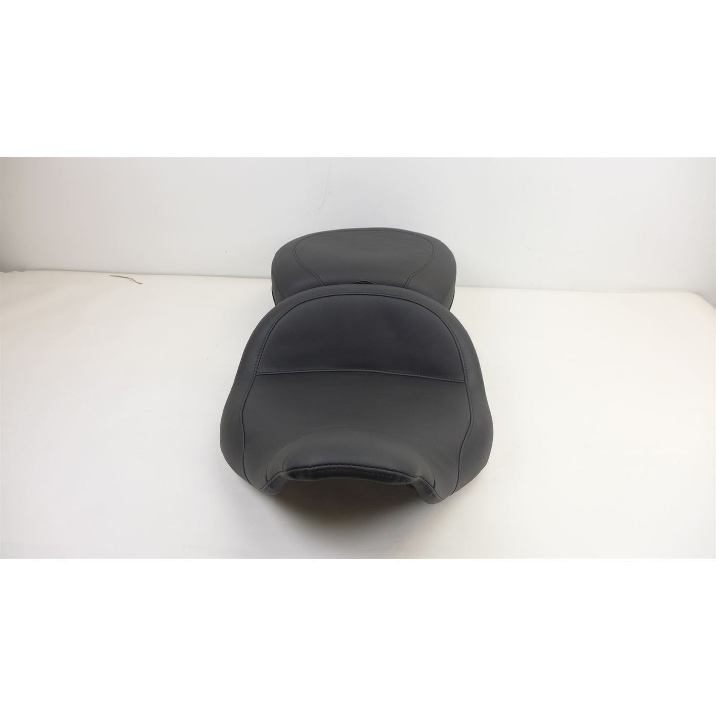 Mustang Motorcycle Products Lowdown Seat w/Driver Backrest Plain OPEN BOX [MPN: 79703]_2574000