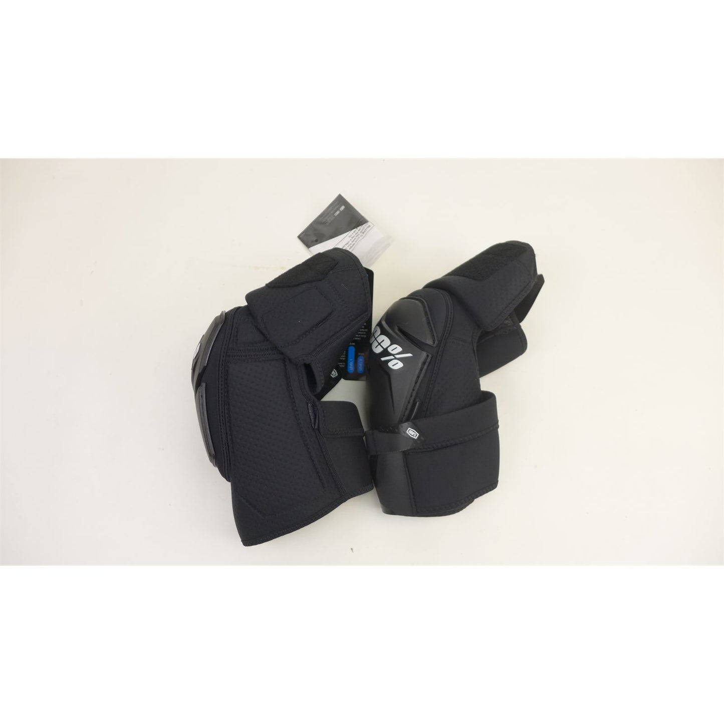 100% Fortis Knee Guards - Black - L/XL OPEN BOX [MPN: 70007-00002]_2573977