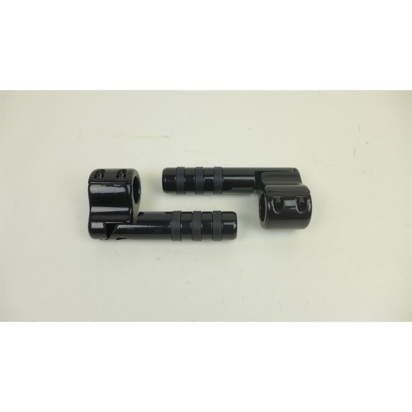 Lindby Customs Clamp On Pegs Black with  3 Wide O-Rings OPEN BOX [MPN: BL 815]_2583021