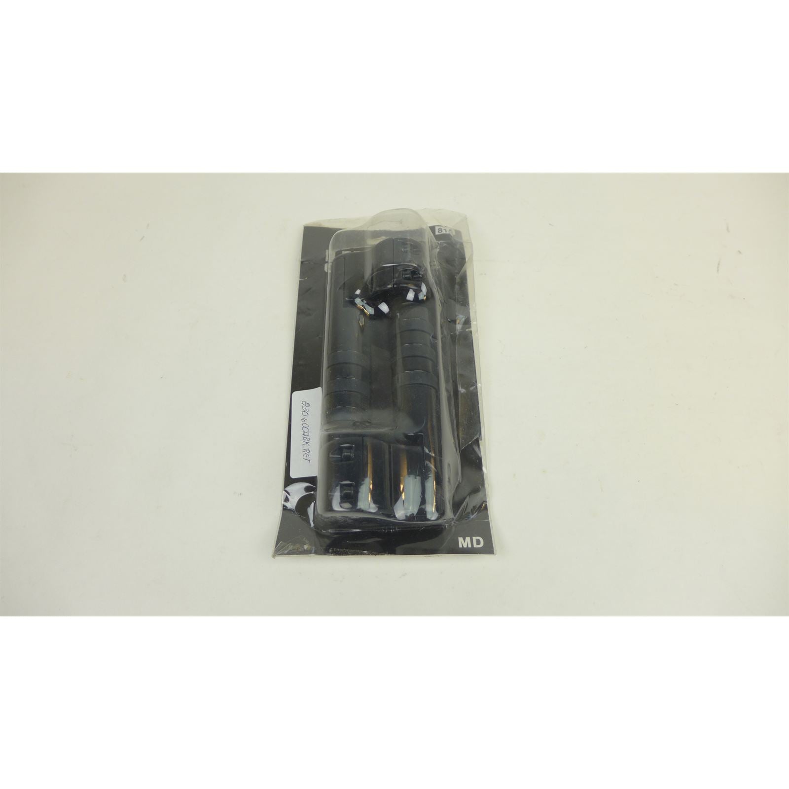 Lindby Customs Clamp On Pegs Black with  3 Wide O-Rings OPEN BOX [MPN: BL 815]_2583022